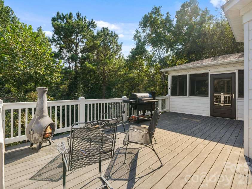 815 36TH Avenue Place, Hickory, NC 28601.  MLS# CAR4422557, YatesRealty ID 52993. 