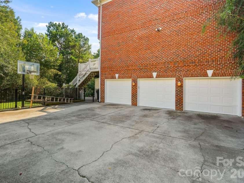 815 36TH Avenue Place, Hickory, NC 28601.  MLS# CAR4422557, YatesRealty ID 52993. 