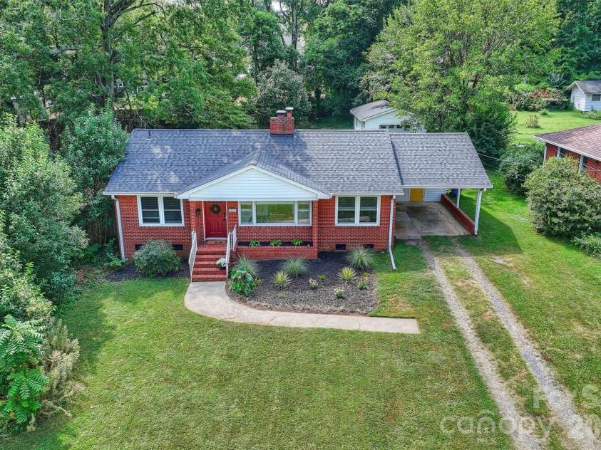 2816 Shamrock Drive, Charlotte, NC 28205.  MLS# CAR4422671, YatesRealty ID 52994. 