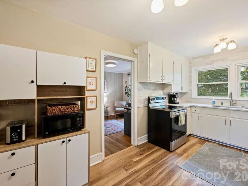 2816 Shamrock Drive, Charlotte, NC 28205.  MLS# CAR4422671, YatesRealty ID 52994. 