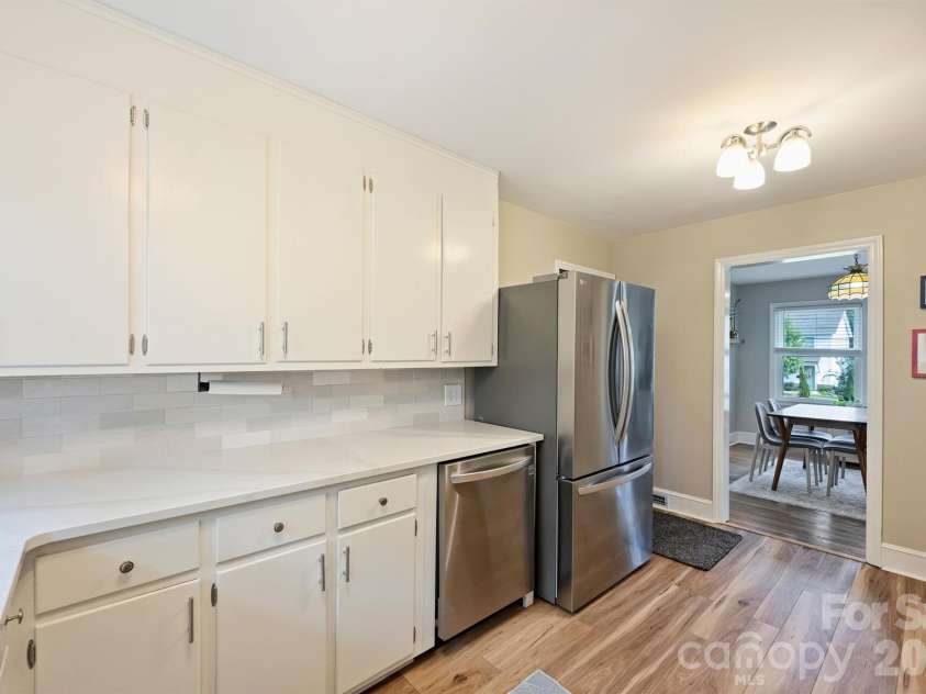 2816 Shamrock Drive, Charlotte, NC 28205.  MLS# CAR4422671, YatesRealty ID 52994. 