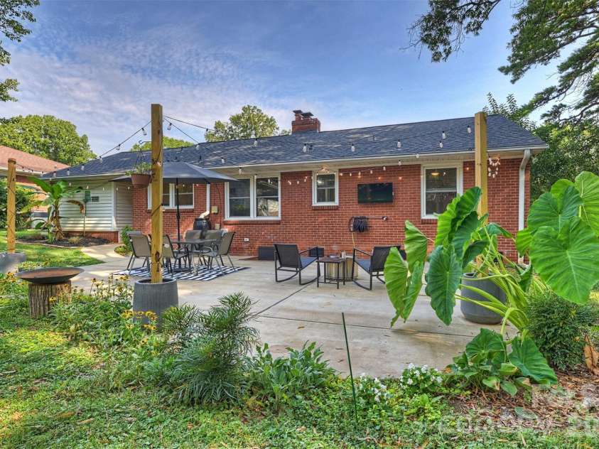 2816 Shamrock Drive, Charlotte, NC 28205.  MLS# CAR4422671, YatesRealty ID 52994. 