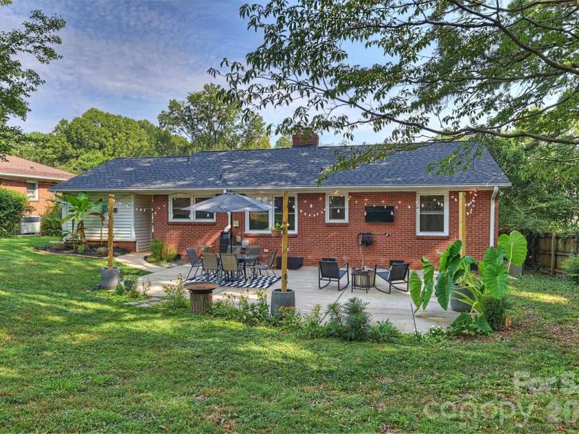 2816 Shamrock Drive, Charlotte, NC 28205.  MLS# CAR4422671, YatesRealty ID 52994. 