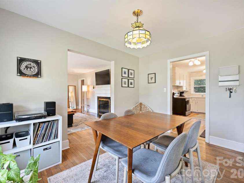 2816 Shamrock Drive, Charlotte, NC 28205.  MLS# CAR4422671, YatesRealty ID 52994. Dining room
