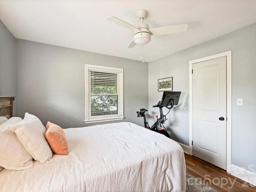 2816 Shamrock Drive, Charlotte, NC 28205.  MLS# CAR4422671, YatesRealty ID 52994. Guest room