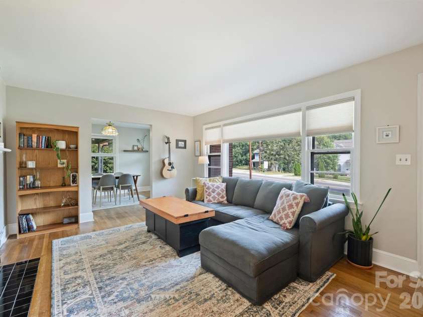 2816 Shamrock Drive, Charlotte, NC 28205.  MLS# CAR4422671, YatesRealty ID 52994. Large bay windows