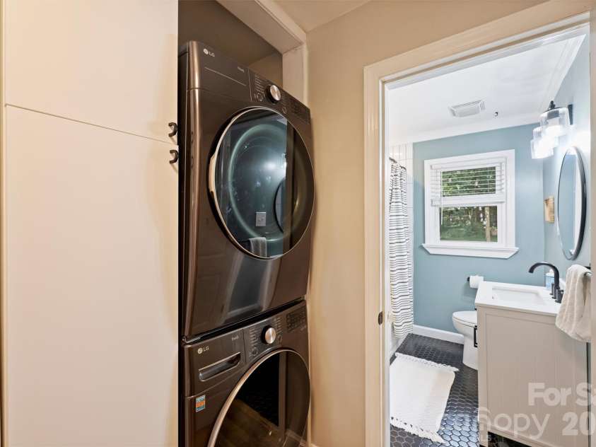 2816 Shamrock Drive, Charlotte, NC 28205.  MLS# CAR4422671, YatesRealty ID 52994. Laundry
