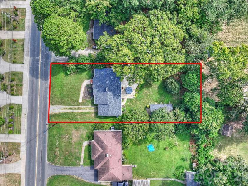 2816 Shamrock Drive, Charlotte, NC 28205.  MLS# CAR4422671, YatesRealty ID 52994. Lot lines