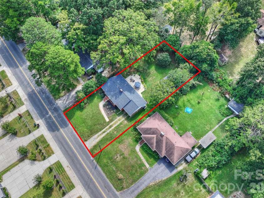 2816 Shamrock Drive, Charlotte, NC 28205.  MLS# CAR4422671, YatesRealty ID 52994. Lot lines