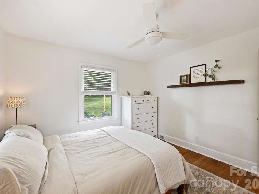 2816 Shamrock Drive, Charlotte, NC 28205.  MLS# CAR4422671, YatesRealty ID 52994. Main bedroom