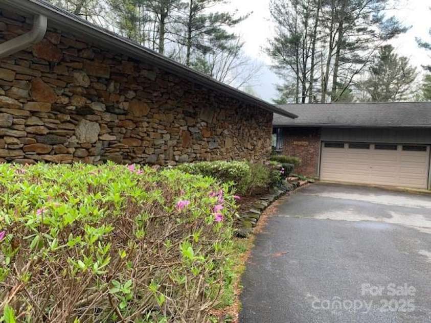 101 LAKEMONT Drive, Flat Rock, NC 28731.  MLS# CAR4246456, YatesRealty ID 53. 