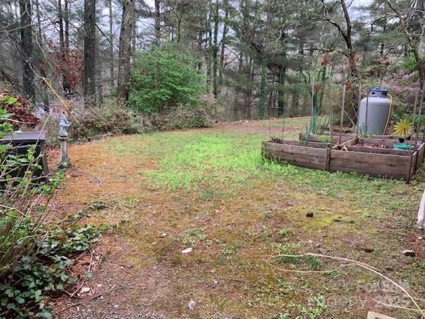 101 LAKEMONT Drive, Flat Rock, NC 28731.  MLS# CAR4246456, YatesRealty ID 53. 