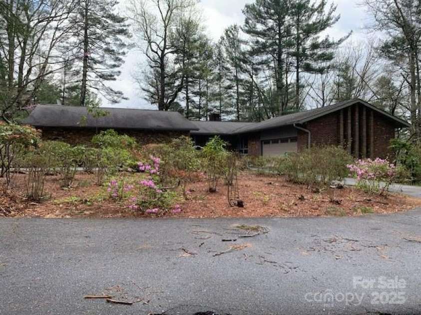 101 LAKEMONT Drive, Flat Rock, NC 28731.  MLS# CAR4246456, YatesRealty ID 53. Know as 
