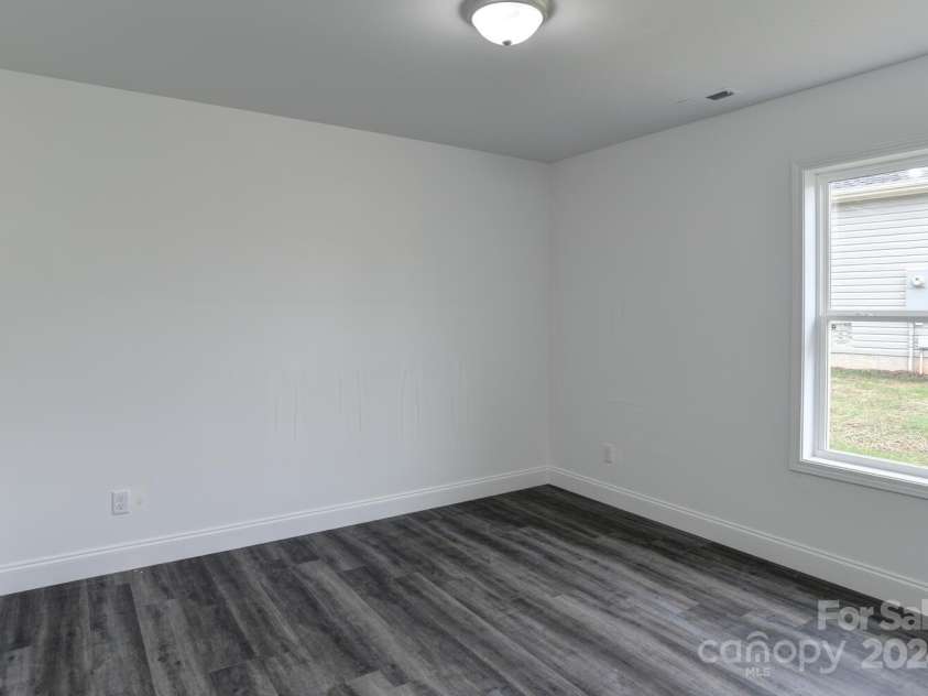 261 Quinn Hill Lane, Mars Hill, NC 28754.  MLS# CAR4106169, YatesRealty ID 530. 