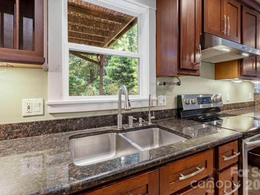 6 Kit Court, Fletcher, NC 28732.  MLS# CAR4421367, YatesRealty ID 53002. Kitchen