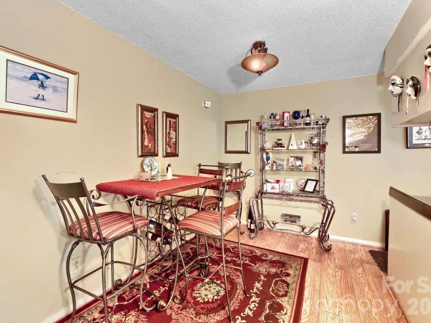1634 Hollow Drive, Charlotte, NC 28212.  MLS# CAR4418554, YatesRealty ID 53004. Dining room