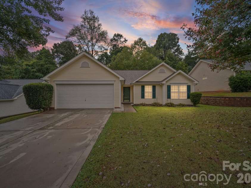 1405 Spring View Court, Rock Hill, SC 29732.  MLS# CAR4427974, YatesRealty ID 53009. 