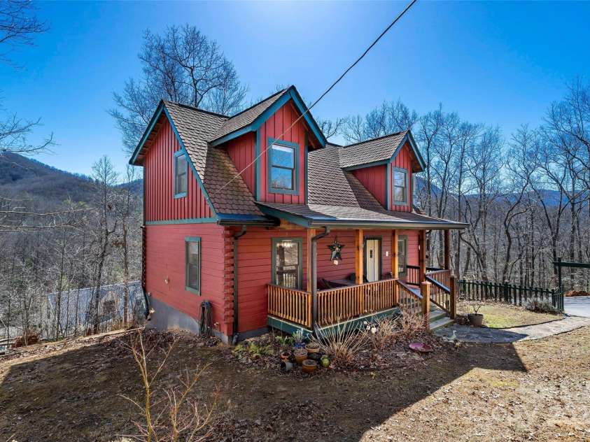 224 Fern Way, Black Mountain, NC 28711.  MLS# CAR4234387, YatesRealty ID 5301. 