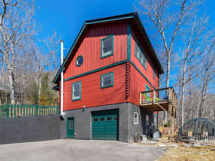 224 Fern Way, Black Mountain, NC 28711.  MLS# CAR4234387, YatesRealty ID 5301. 