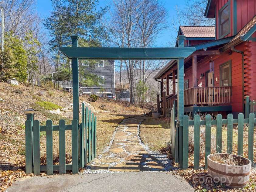 224 Fern Way, Black Mountain, NC 28711.  MLS# CAR4234387, YatesRealty ID 5301. 