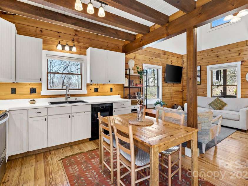 224 Fern Way, Black Mountain, NC 28711.  MLS# CAR4234387, YatesRealty ID 5301. 