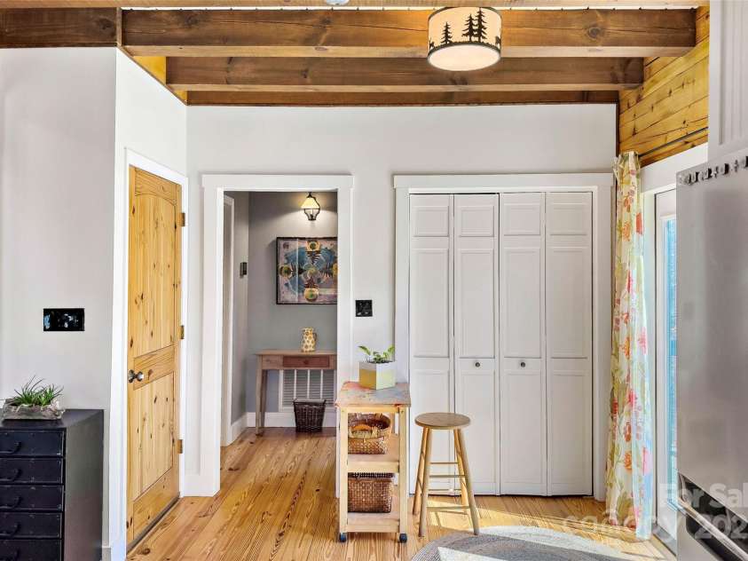 224 Fern Way, Black Mountain, NC 28711.  MLS# CAR4234387, YatesRealty ID 5301. 