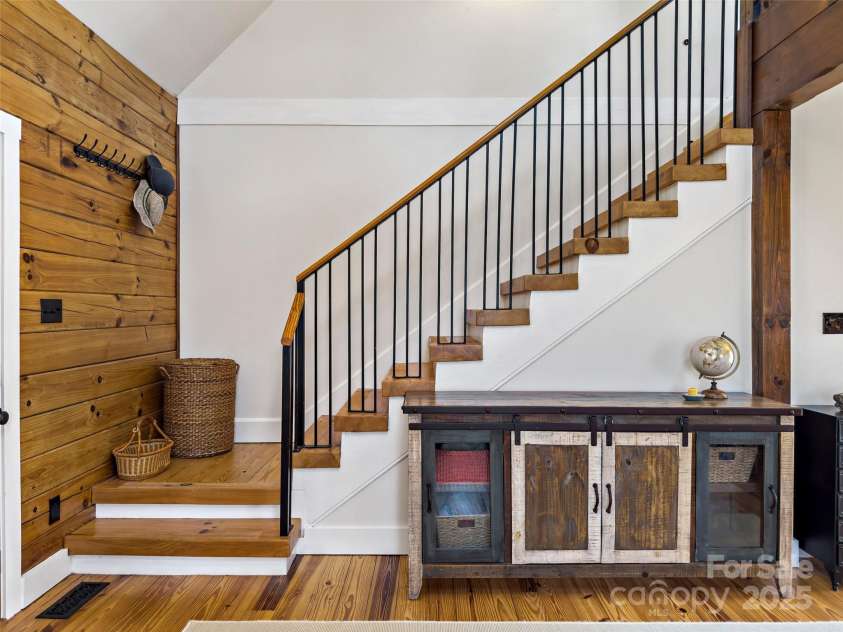 224 Fern Way, Black Mountain, NC 28711.  MLS# CAR4234387, YatesRealty ID 5301. 