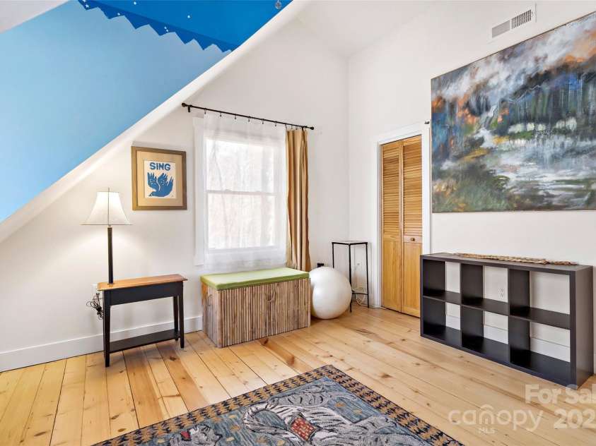 224 Fern Way, Black Mountain, NC 28711.  MLS# CAR4234387, YatesRealty ID 5301. 