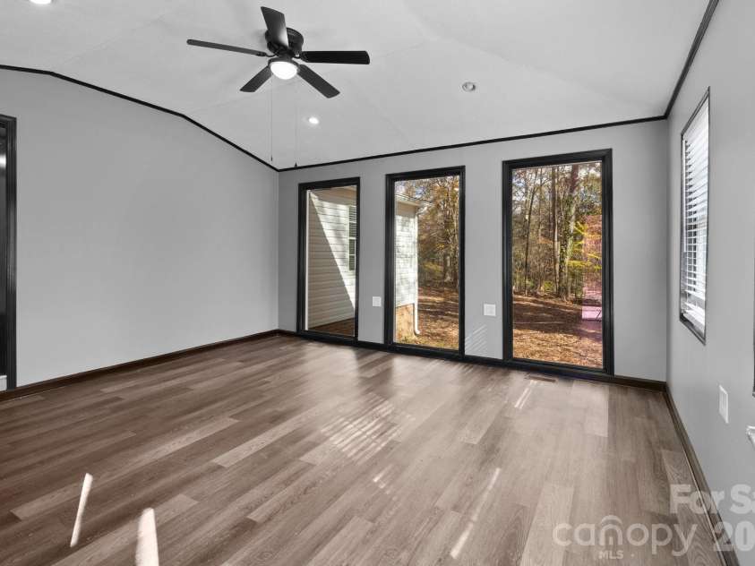 4642 Mcclure Road, Charlotte, NC 28216.  MLS# CAR4302578, YatesRealty ID 5301. 