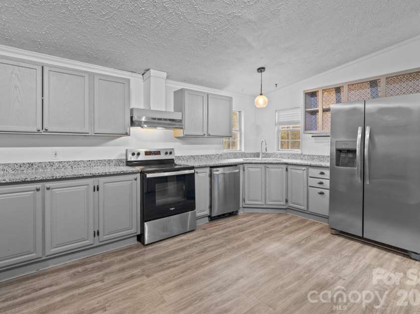 4642 Mcclure Road, Charlotte, NC 28216.  MLS# CAR4302578, YatesRealty ID 5301. 