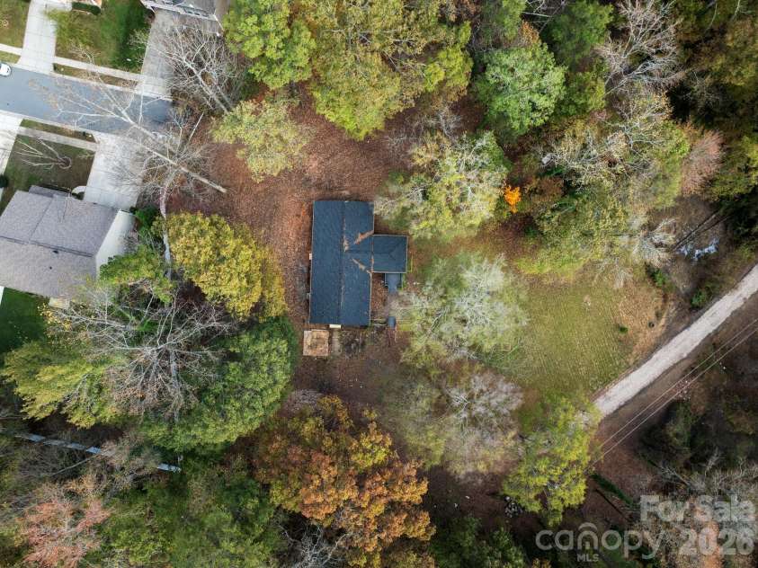 4642 Mcclure Road, Charlotte, NC 28216.  MLS# CAR4302578, YatesRealty ID 5301. 