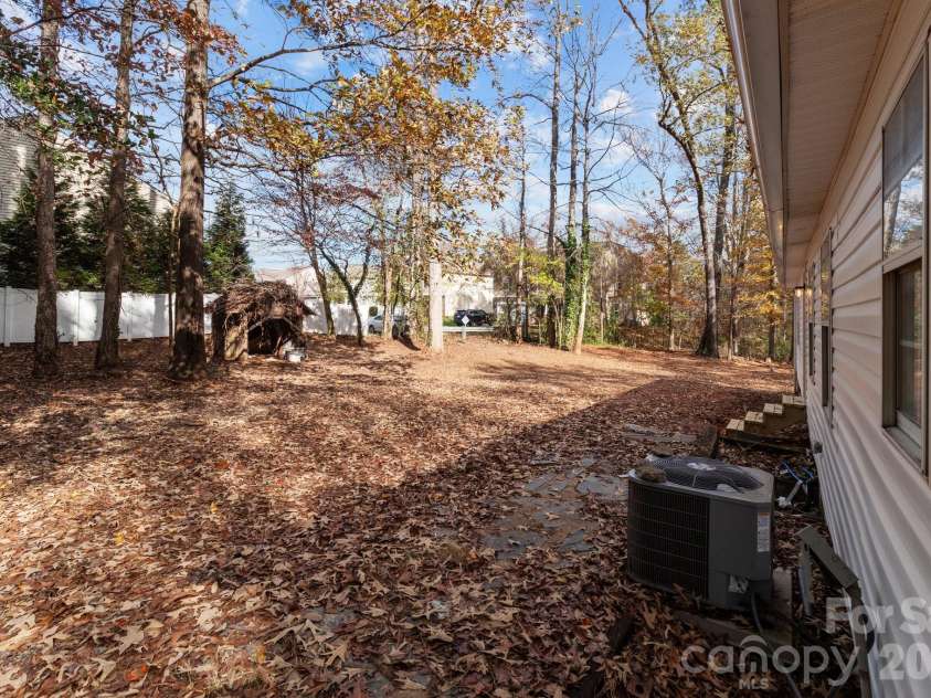 4642 Mcclure Road, Charlotte, NC 28216.  MLS# CAR4302578, YatesRealty ID 5301. 