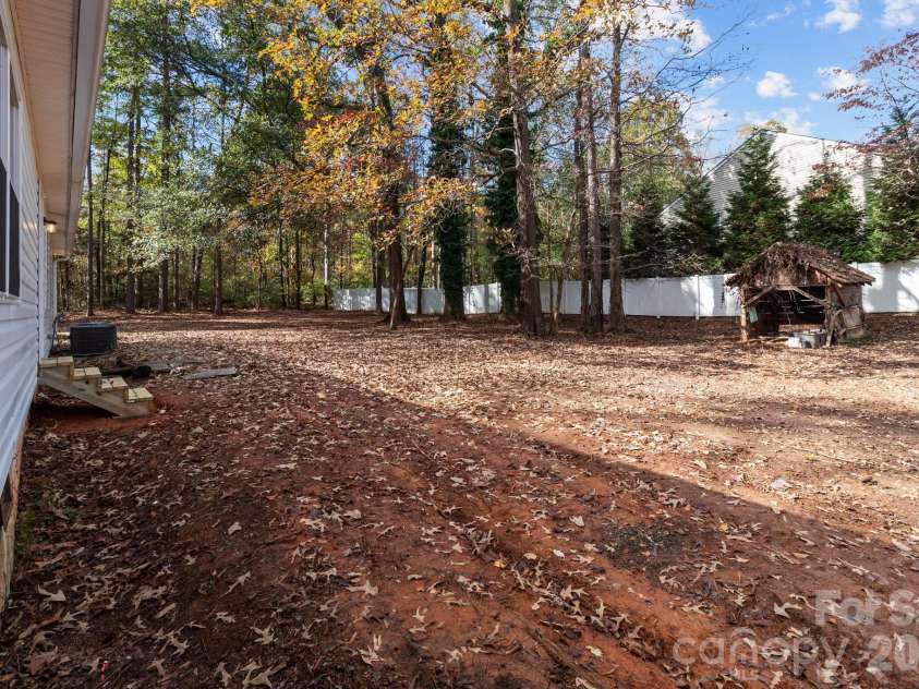 4642 Mcclure Road, Charlotte, NC 28216.  MLS# CAR4302578, YatesRealty ID 5301. 