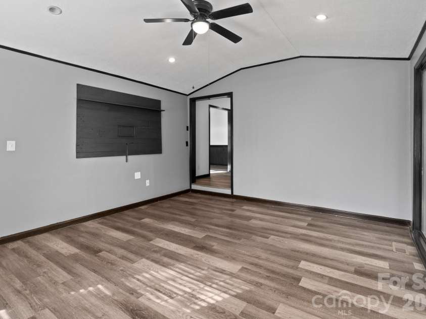 4642 Mcclure Road, Charlotte, NC 28216.  MLS# CAR4302578, YatesRealty ID 5301. 