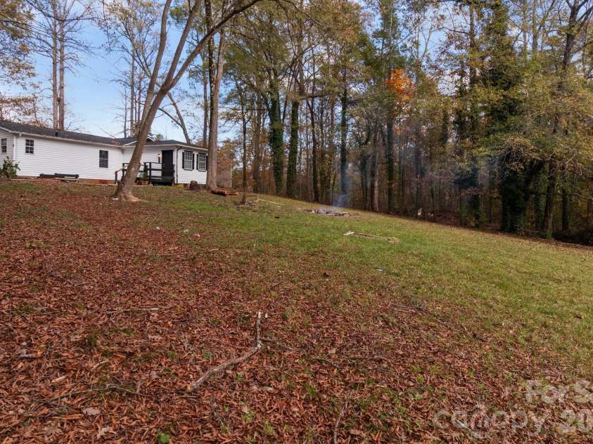 4642 Mcclure Road, Charlotte, NC 28216.  MLS# CAR4302578, YatesRealty ID 5301. 