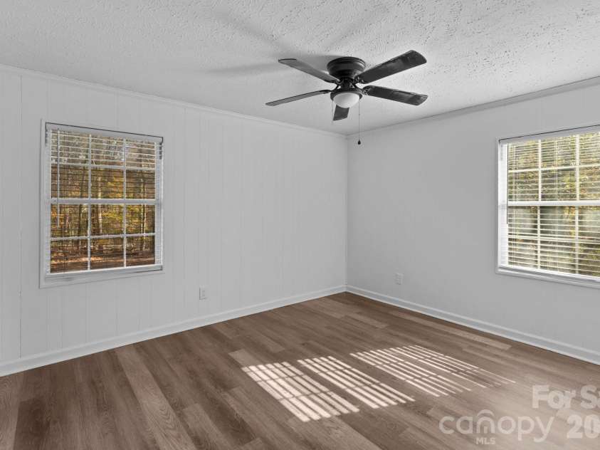 4642 Mcclure Road, Charlotte, NC 28216.  MLS# CAR4302578, YatesRealty ID 5301. 