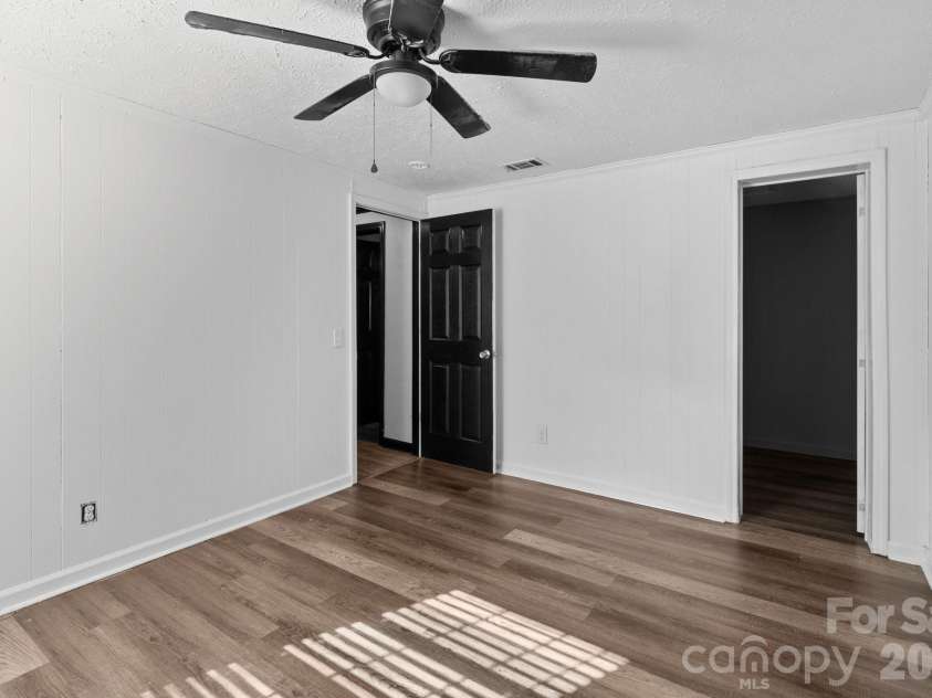 4642 Mcclure Road, Charlotte, NC 28216.  MLS# CAR4302578, YatesRealty ID 5301. 