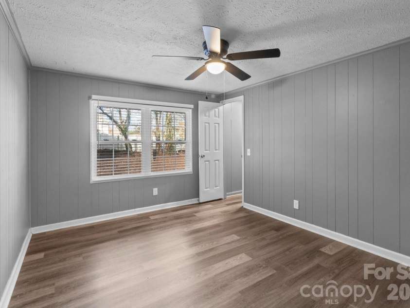 4642 Mcclure Road, Charlotte, NC 28216.  MLS# CAR4302578, YatesRealty ID 5301. 