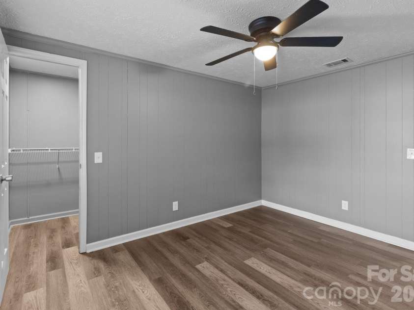 4642 Mcclure Road, Charlotte, NC 28216.  MLS# CAR4302578, YatesRealty ID 5301. 