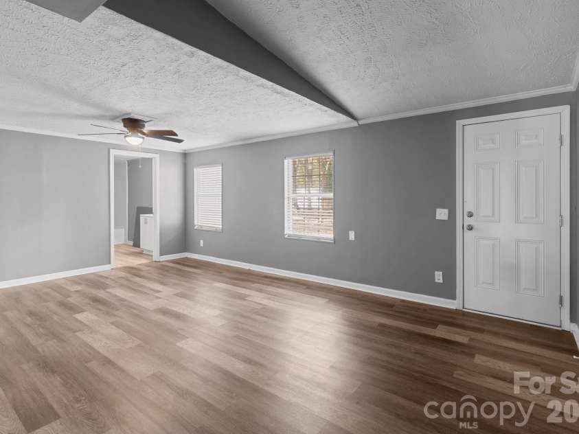4642 Mcclure Road, Charlotte, NC 28216.  MLS# CAR4302578, YatesRealty ID 5301. 