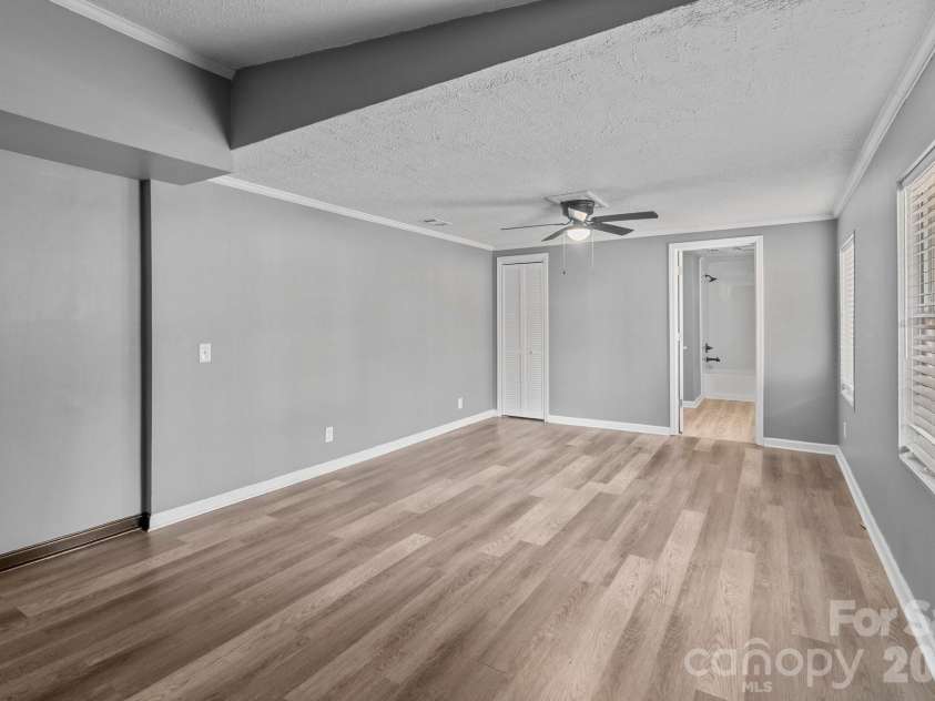 4642 Mcclure Road, Charlotte, NC 28216.  MLS# CAR4302578, YatesRealty ID 5301. 