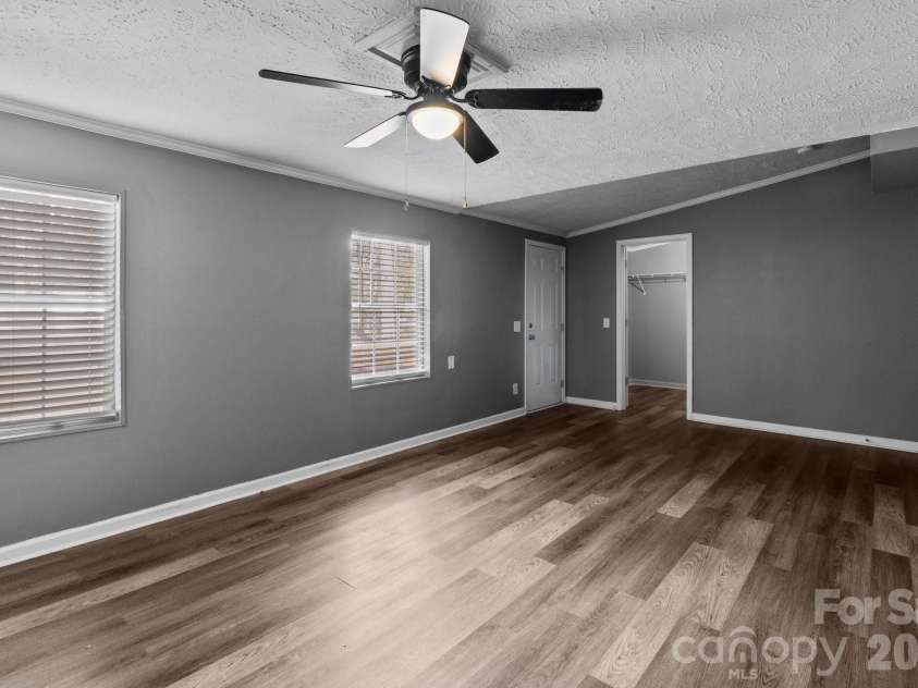 4642 Mcclure Road, Charlotte, NC 28216.  MLS# CAR4302578, YatesRealty ID 5301. 