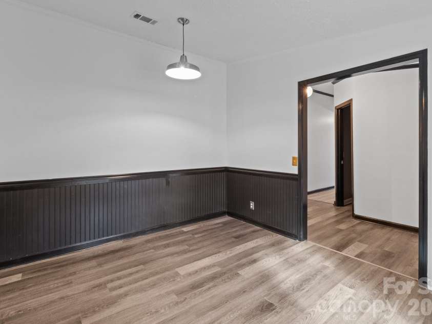 4642 Mcclure Road, Charlotte, NC 28216.  MLS# CAR4302578, YatesRealty ID 5301. 