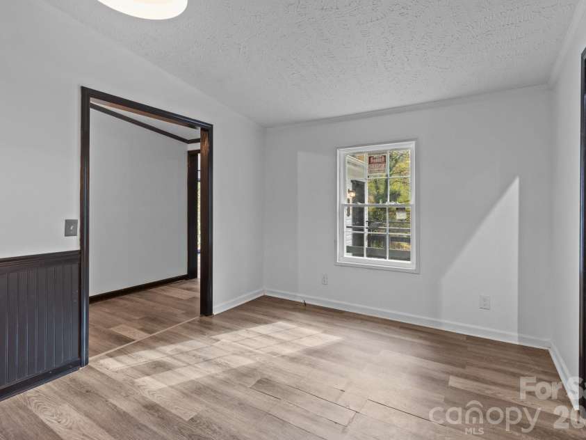 4642 Mcclure Road, Charlotte, NC 28216.  MLS# CAR4302578, YatesRealty ID 5301. 