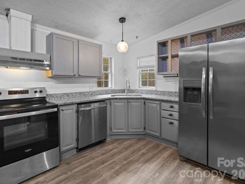 4642 Mcclure Road, Charlotte, NC 28216.  MLS# CAR4302578, YatesRealty ID 5301. 