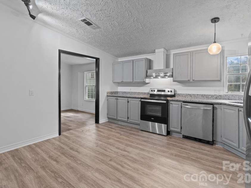 4642 Mcclure Road, Charlotte, NC 28216.  MLS# CAR4302578, YatesRealty ID 5301. 