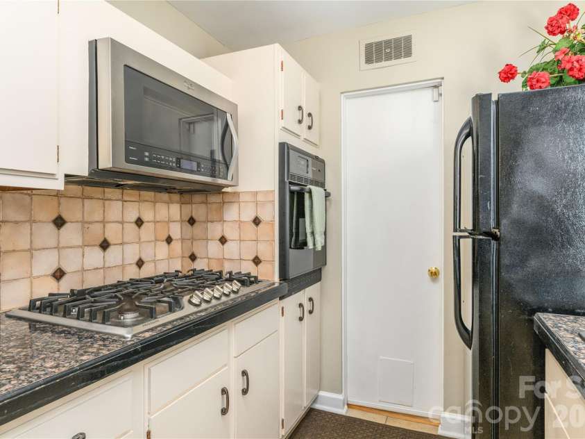 111 Gracelyn Road, Asheville, NC 28804.  MLS# CAR4425992, YatesRealty ID 53011. 