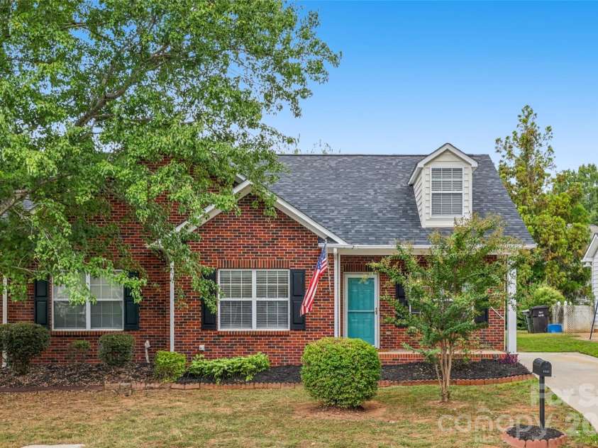 1720 Clemmon Sanders Circle, Rock Hill, SC 29732.  MLS# CAR4424379, YatesRealty ID 53012. Front of home