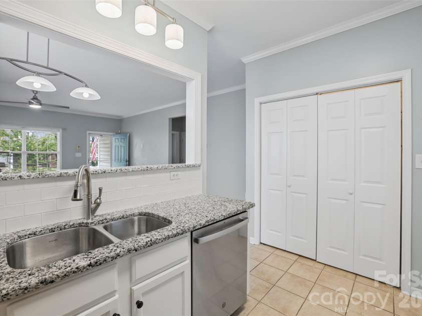 1720 Clemmon Sanders Circle, Rock Hill, SC 29732.  MLS# CAR4424379, YatesRealty ID 53012. Kitchen - showing access to Laundry area