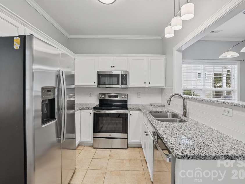 1720 Clemmon Sanders Circle, Rock Hill, SC 29732.  MLS# CAR4424379, YatesRealty ID 53012. Updated kitchen